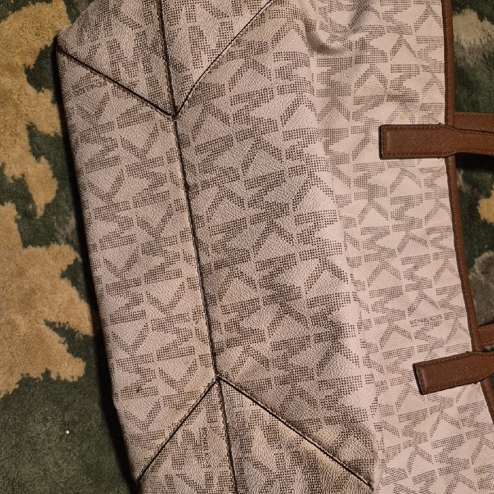 Michael Kors Tan and Cream Signature Tote - Picture 9 of 16